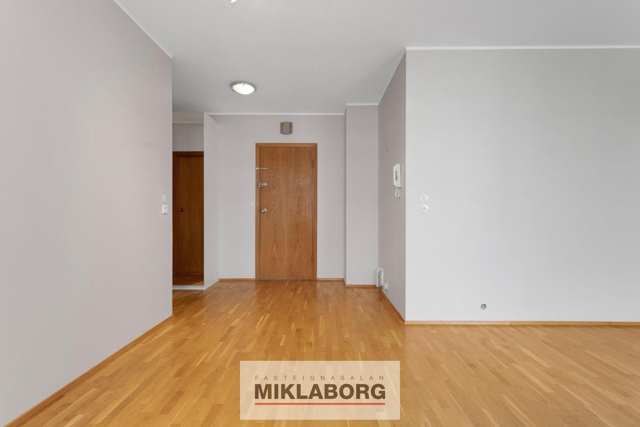 Safamýri 42, 108 Reykjavík