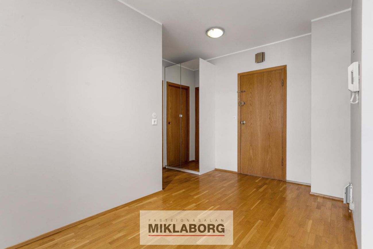 Safamýri 42, 108 Reykjavík