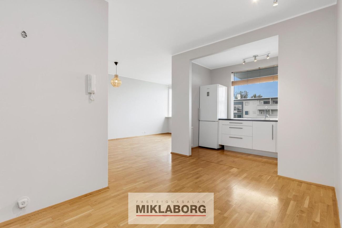 Safamýri 42, 108 Reykjavík