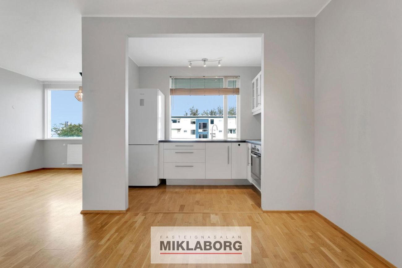 Safamýri 42, 108 Reykjavík