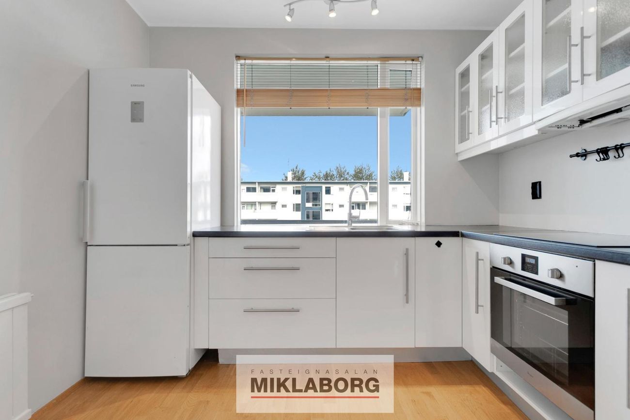 Safamýri 42, 108 Reykjavík