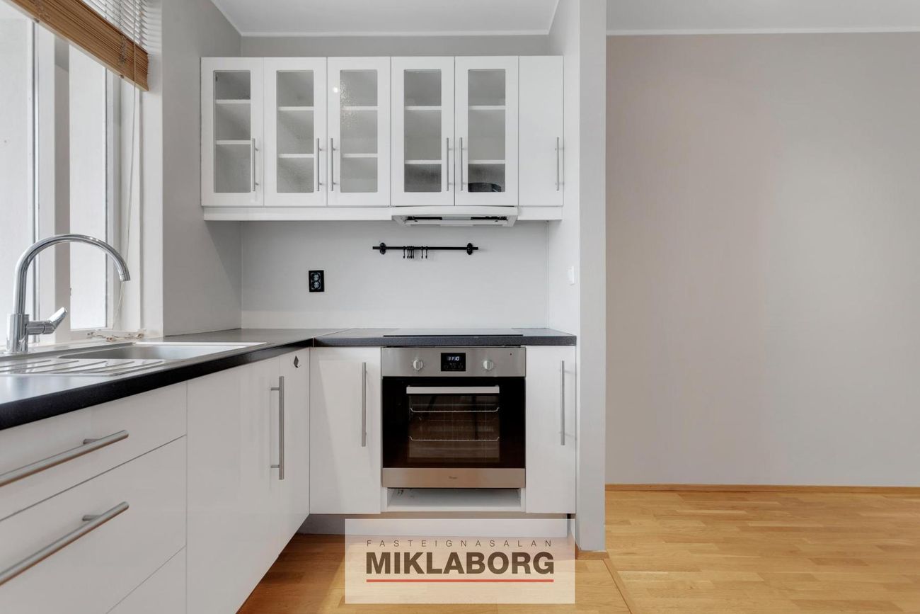 Safamýri 42, 108 Reykjavík