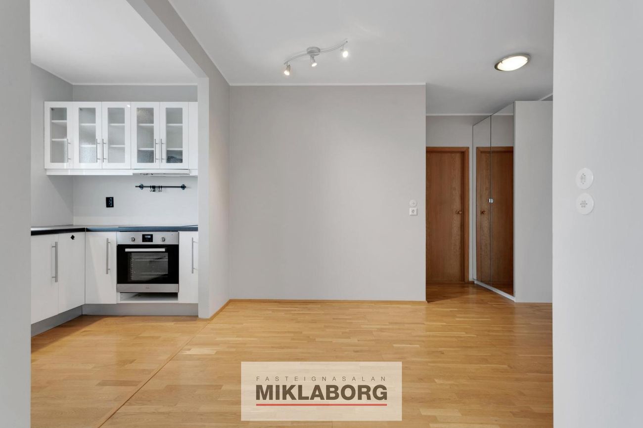 Safamýri 42, 108 Reykjavík