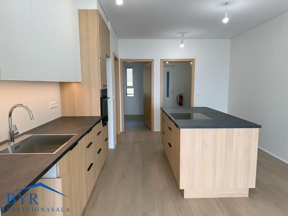 Sólbakki 2F, 740 Fjarða