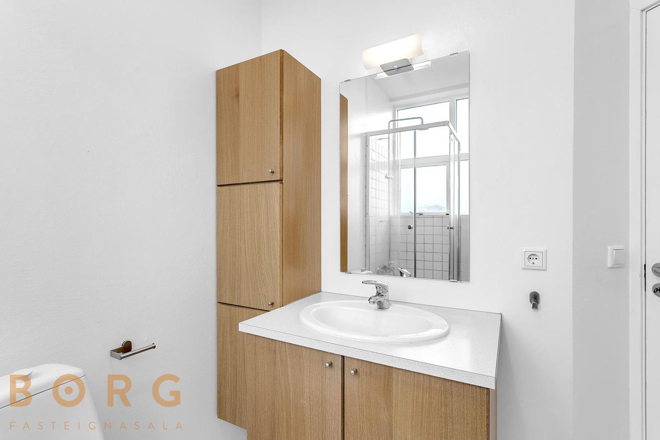 Hringbraut 119, 101 Reykjavík