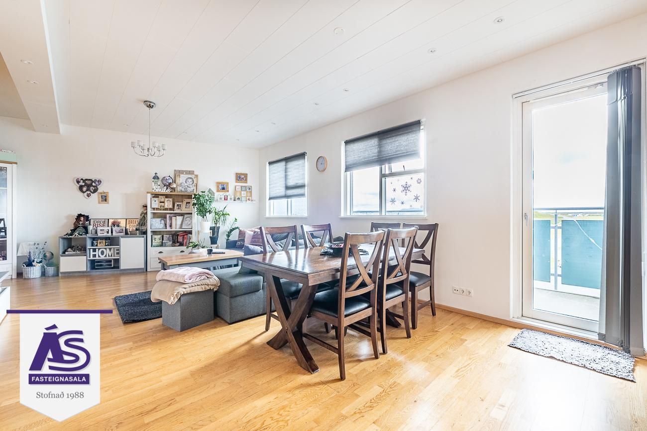 Tjarnabraut 14, 260 Reykjanesbær