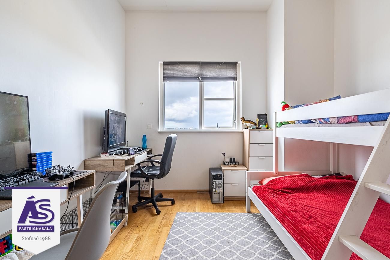 Tjarnabraut 14, 260 Reykjanesbær