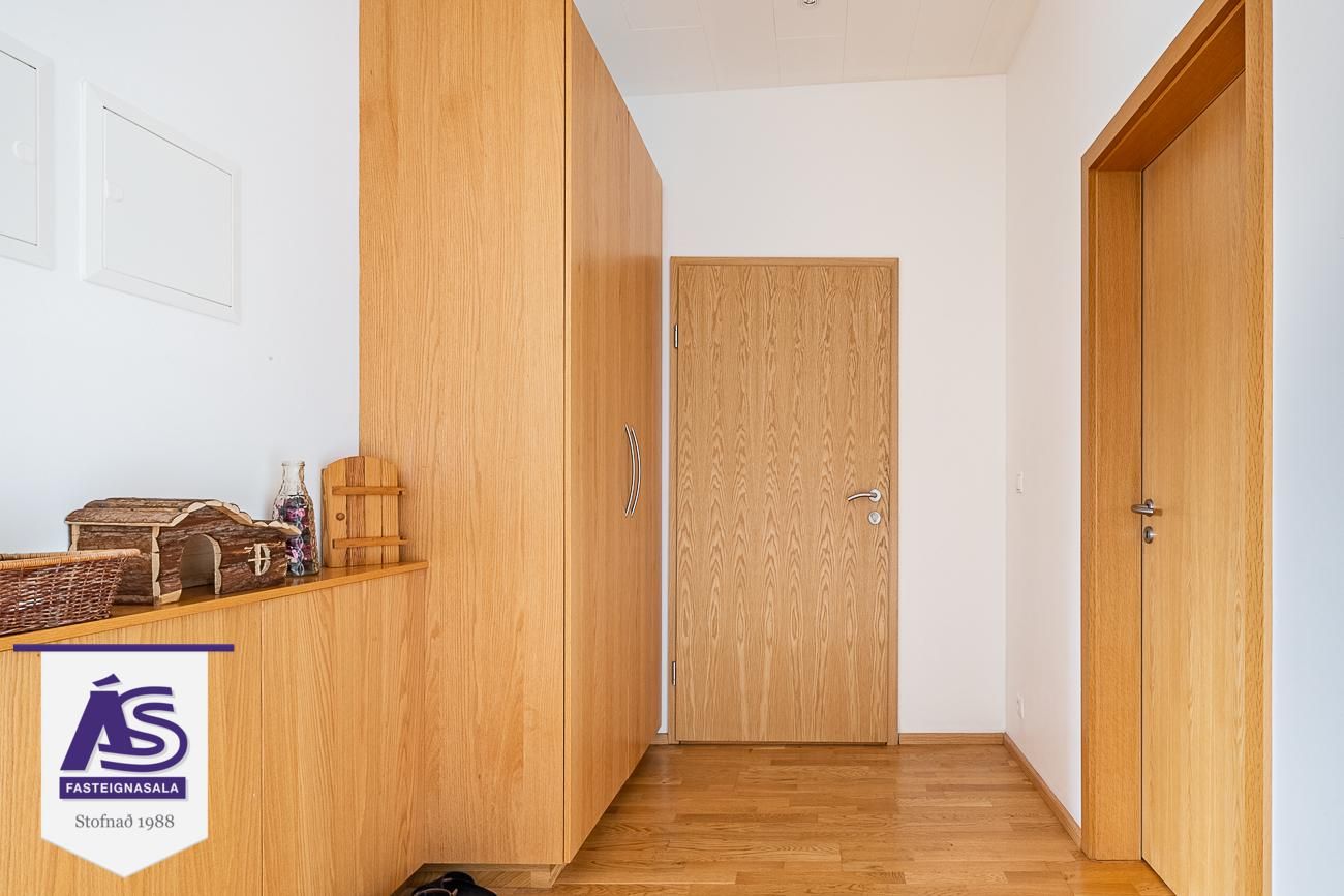 Tjarnabraut 14, 260 Reykjanesbær