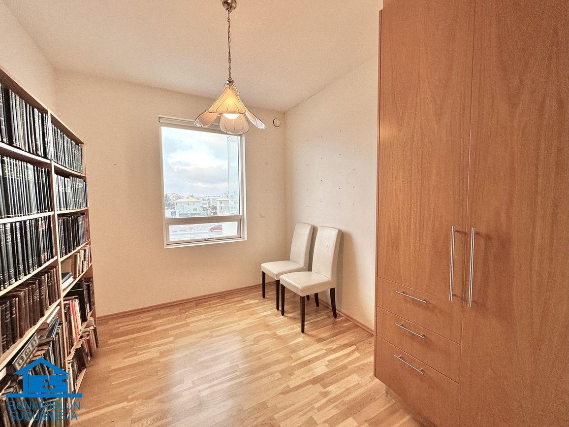 Pósthússtræti 1, 230 Reykjanesbær