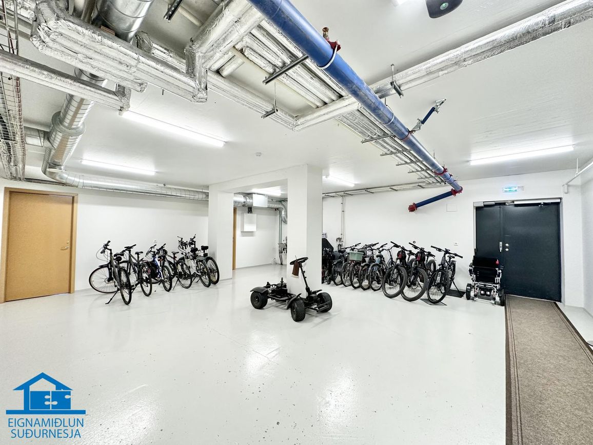 Pósthússtræti 1, 230 Reykjanesbær