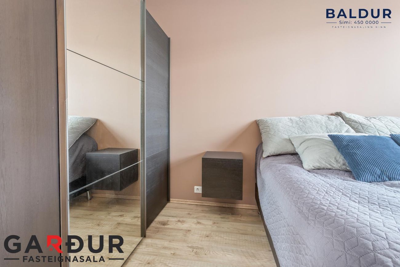 Grensásvegur 12 - 0303, 108 Reykjavík