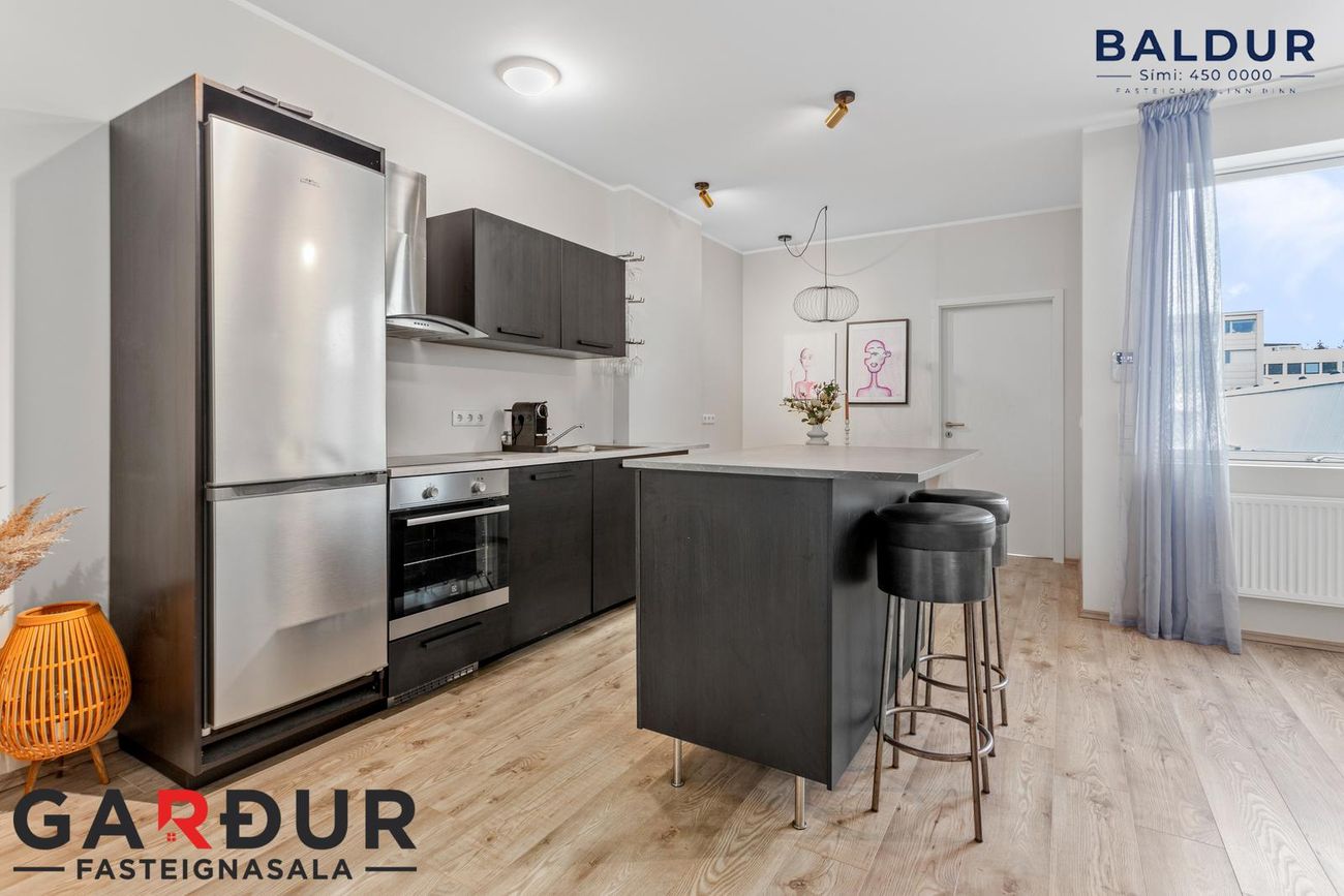 Grensásvegur 12 - 0303, 108 Reykjavík