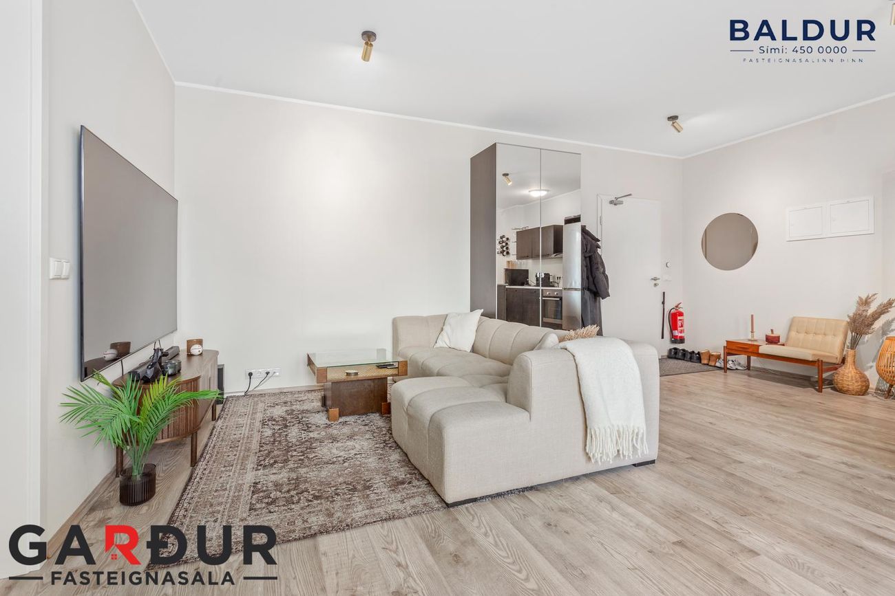 Grensásvegur 12 - 0303, 108 Reykjavík