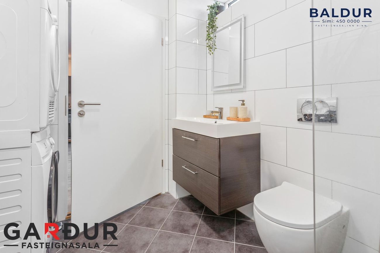 Grensásvegur 12 - 0303, 108 Reykjavík