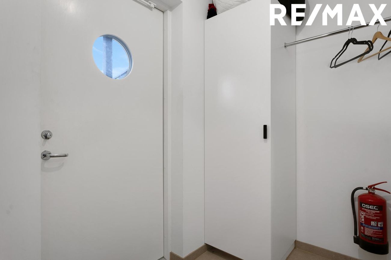 Jöfursbás 11B, 112 Reykjavík