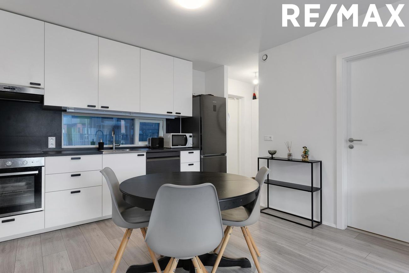 Jöfursbás 11B, 112 Reykjavík