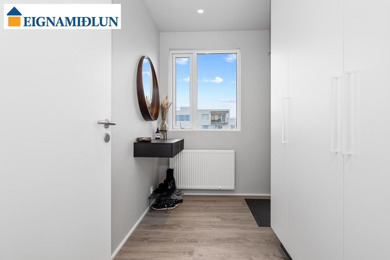 Rökkvatjörn 1, 113 Reykjavík