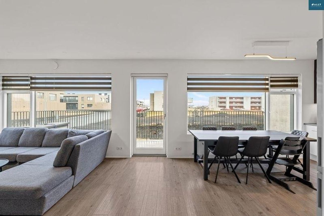 Bjarkardalur 26B, 260 Reykjanesbær