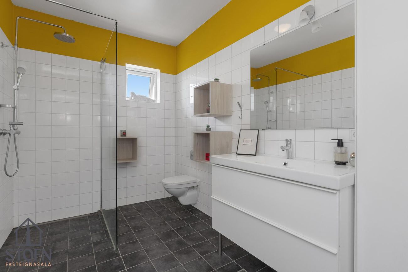 Flatahraun 1, 220 Hafnarfjörður