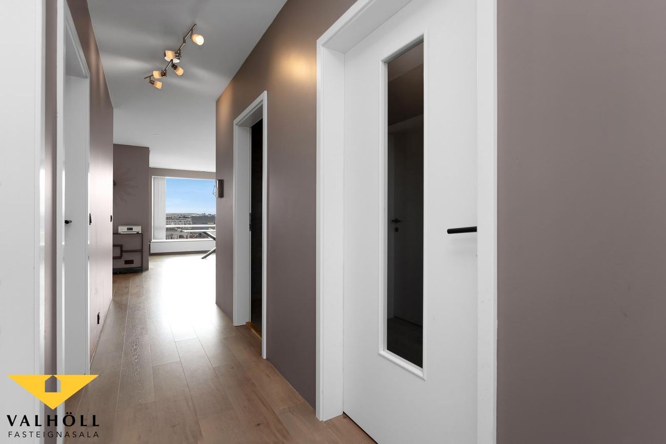 Helluvað 15 - 0301, 110 Reykjavík