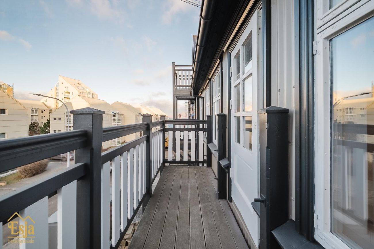 Hverfisgata 83, 101 Reykjavík