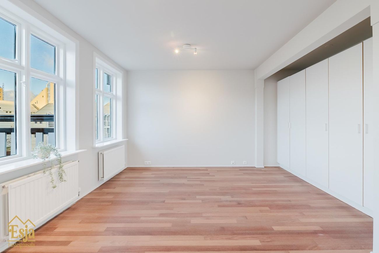 Hverfisgata 83, 101 Reykjavík