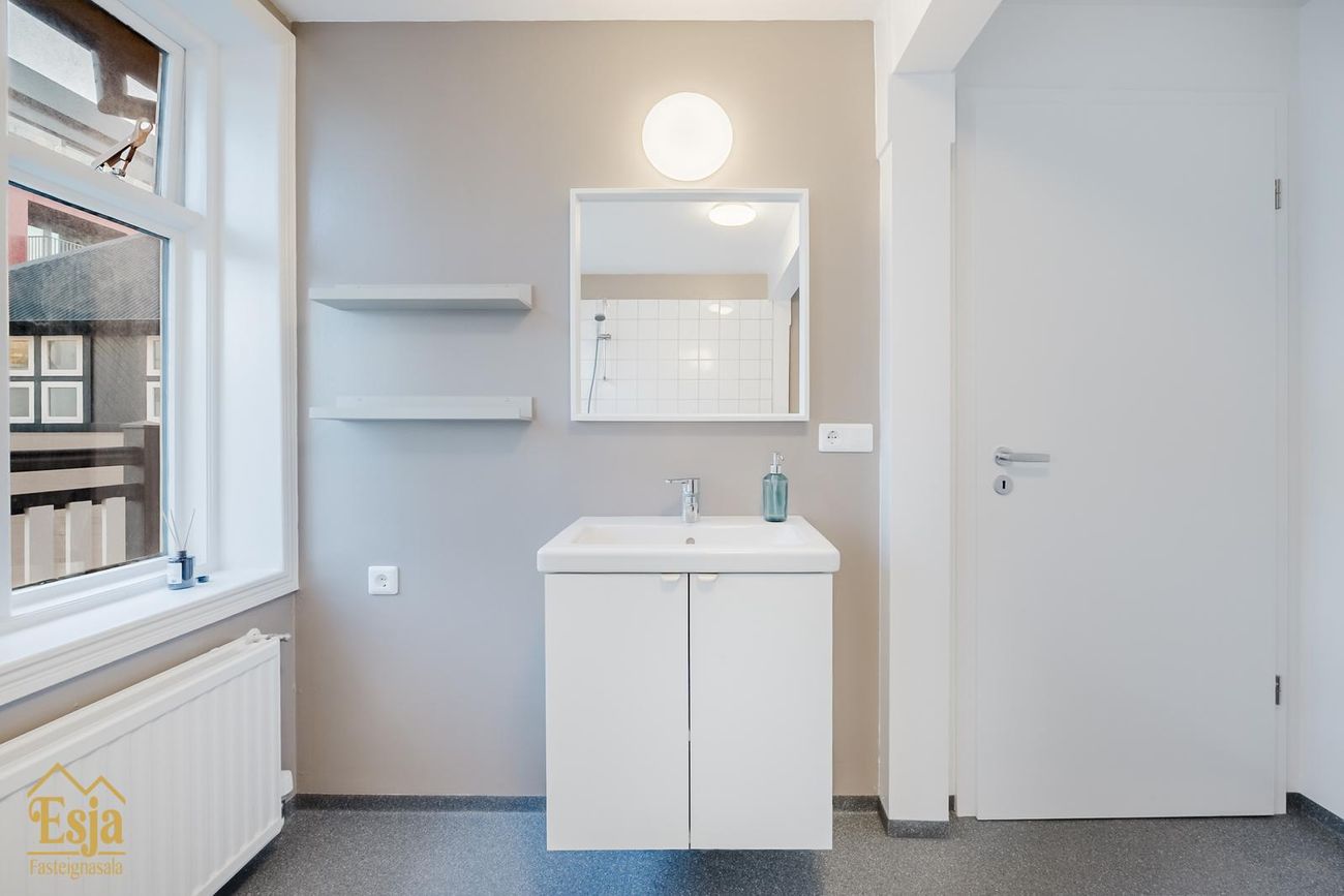 Hverfisgata 83, 101 Reykjavík