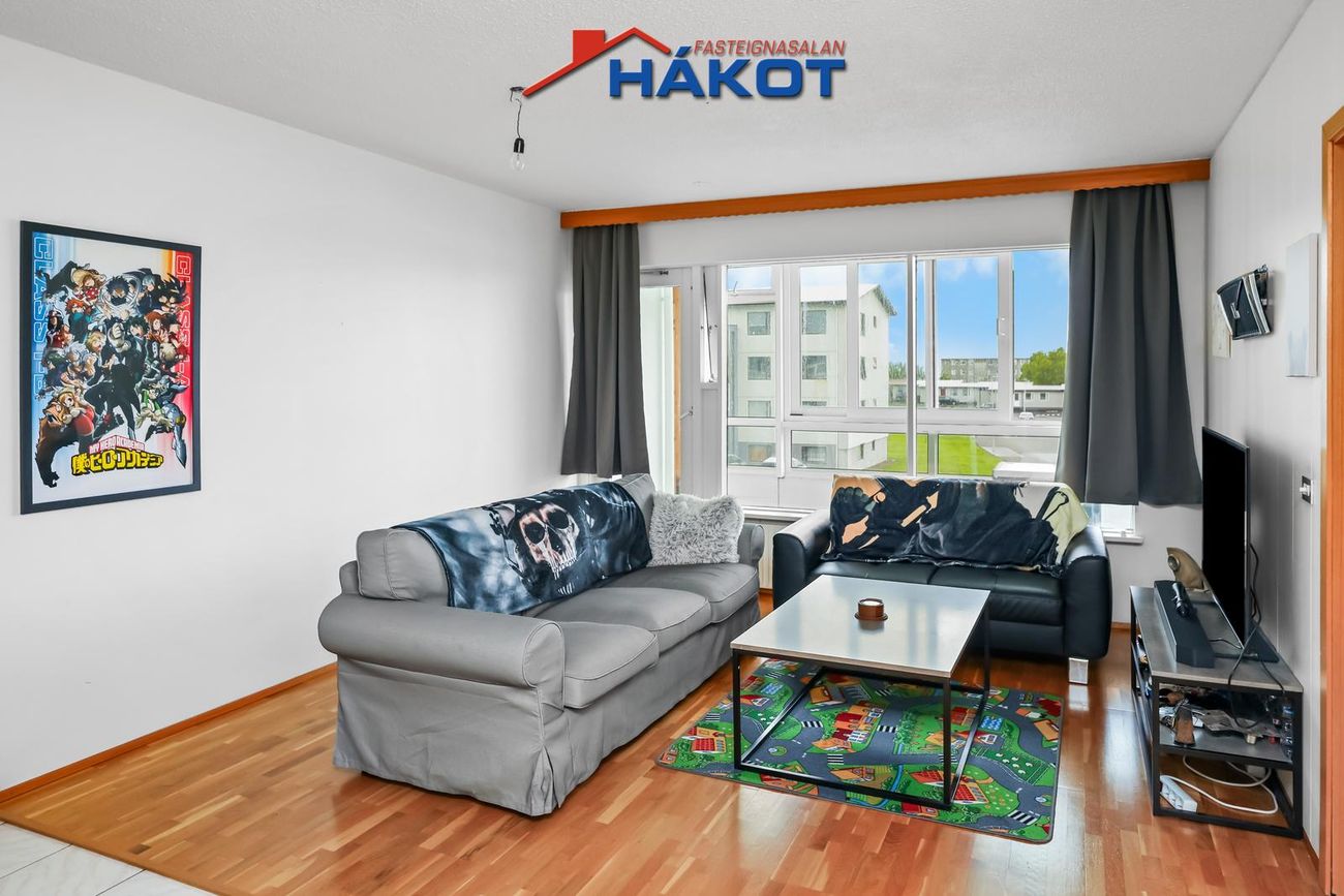 Vallarbraut 1, 300 Akranes