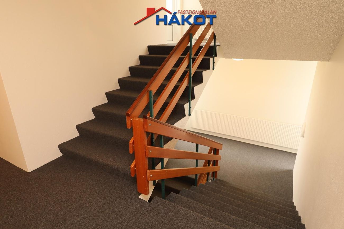 Vallarbraut 1, 300 Akranes