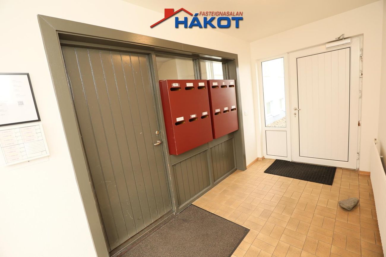 Vallarbraut 1, 300 Akranes