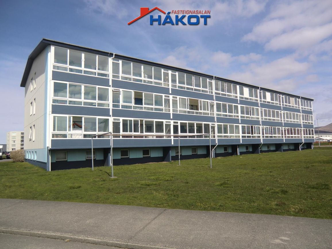 Vallarbraut 1, 300 Akranes