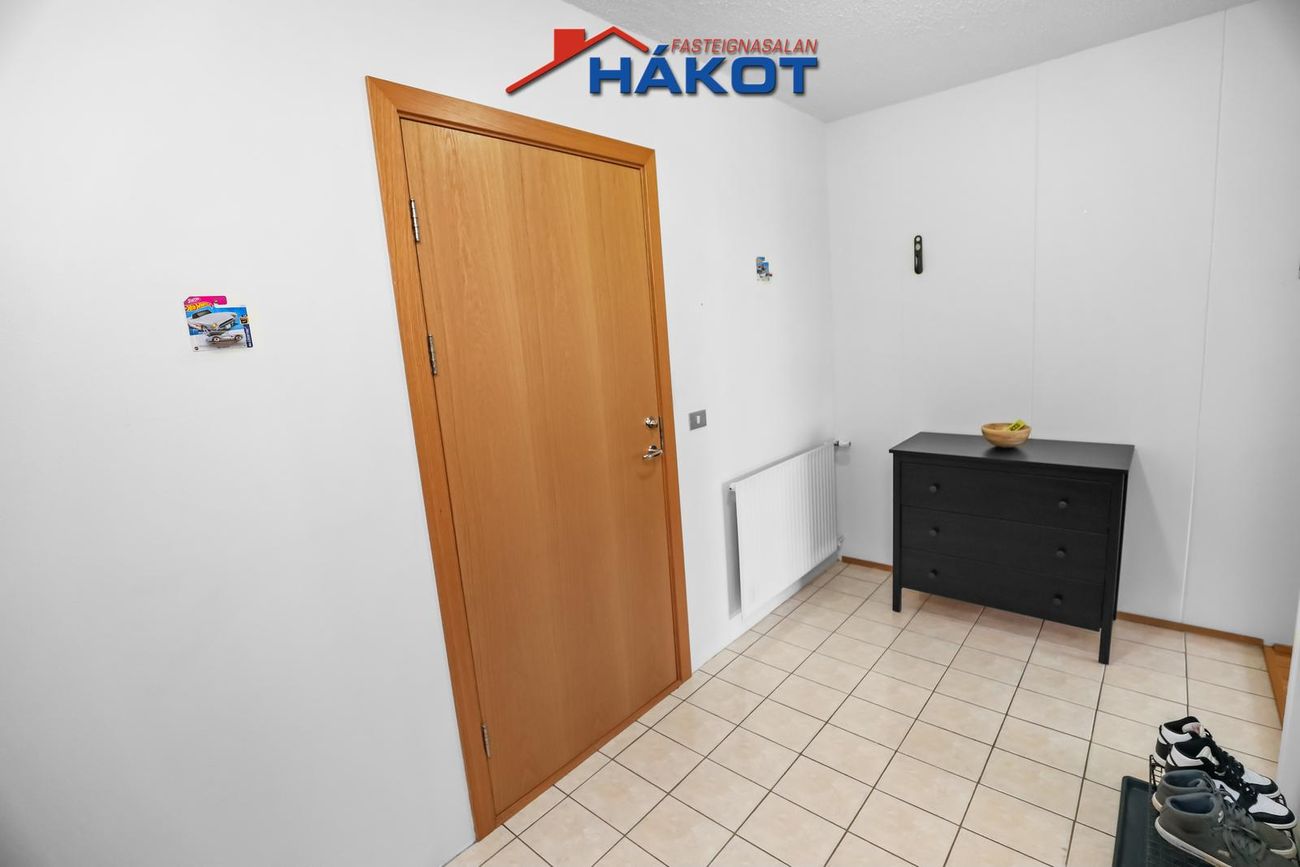 Vallarbraut 1, 300 Akranes