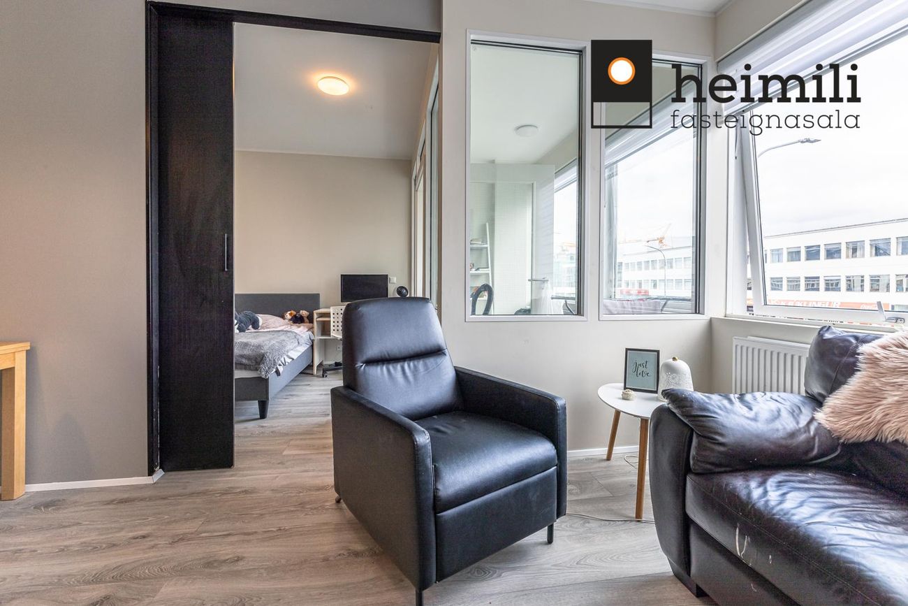 Grensásvegur 12, 108 Reykjavík