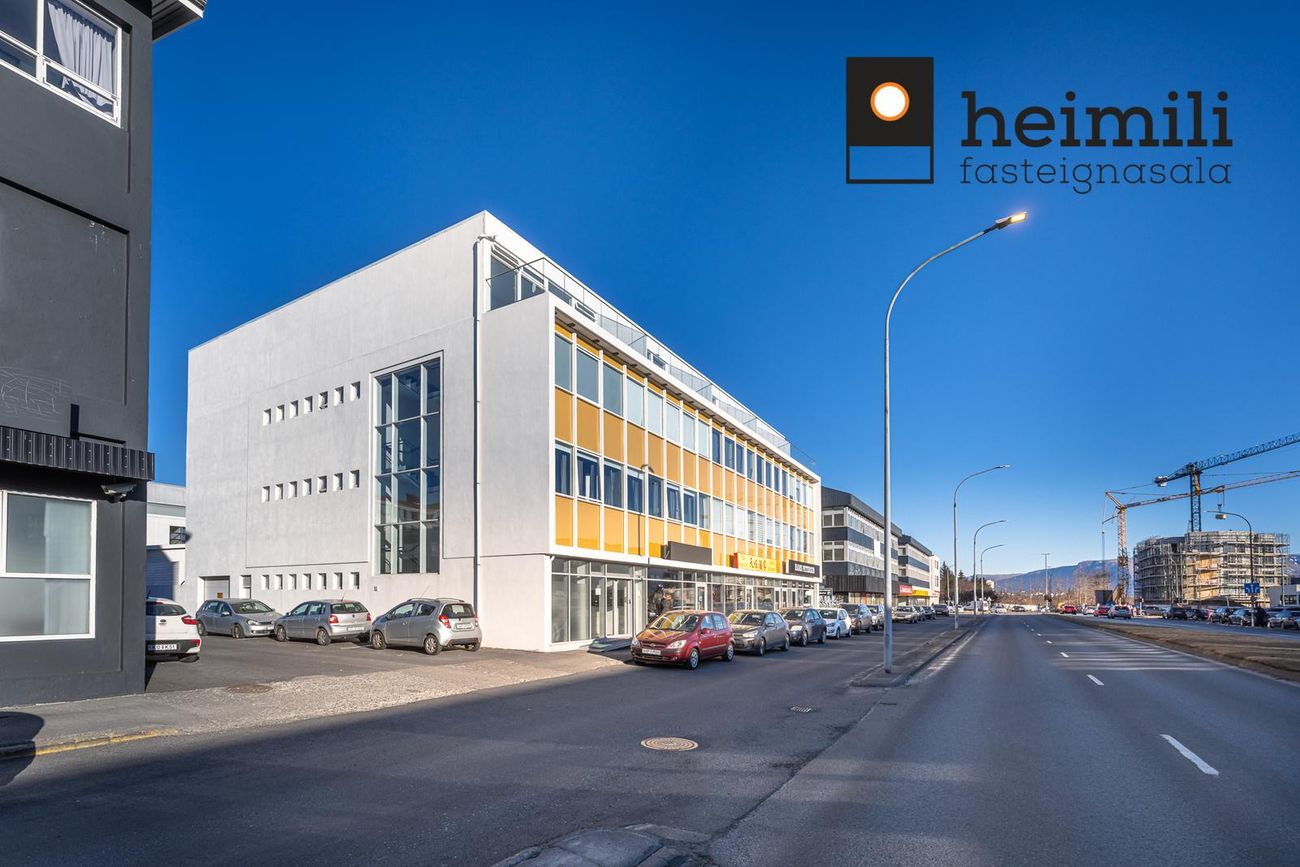 Grensásvegur 12, 108 Reykjavík