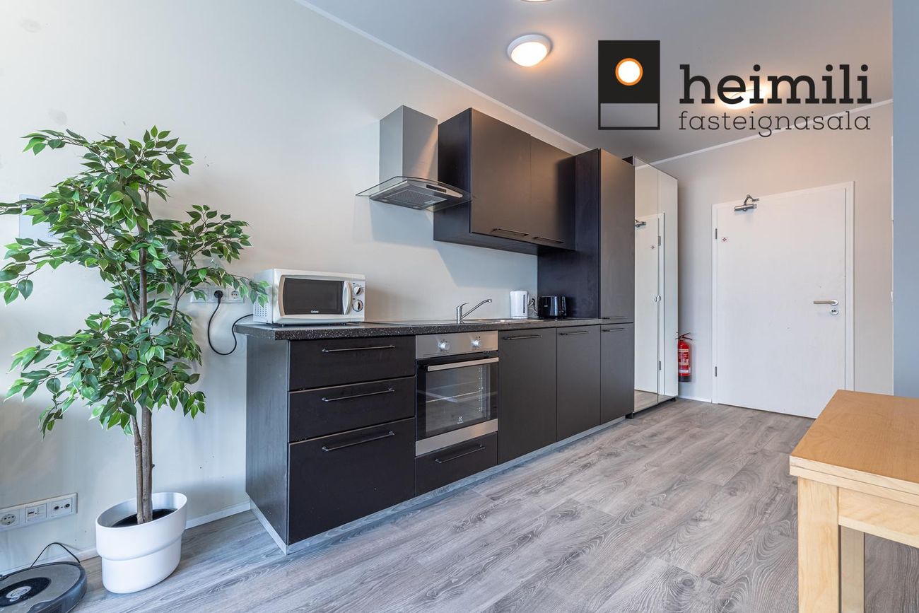 Grensásvegur 12, 108 Reykjavík