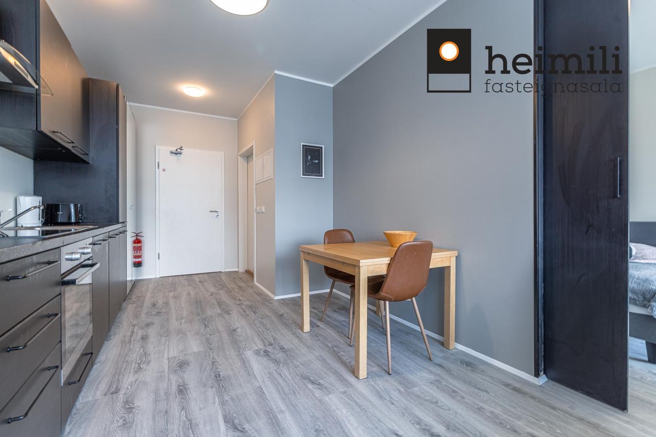 Grensásvegur 12, 108 Reykjavík