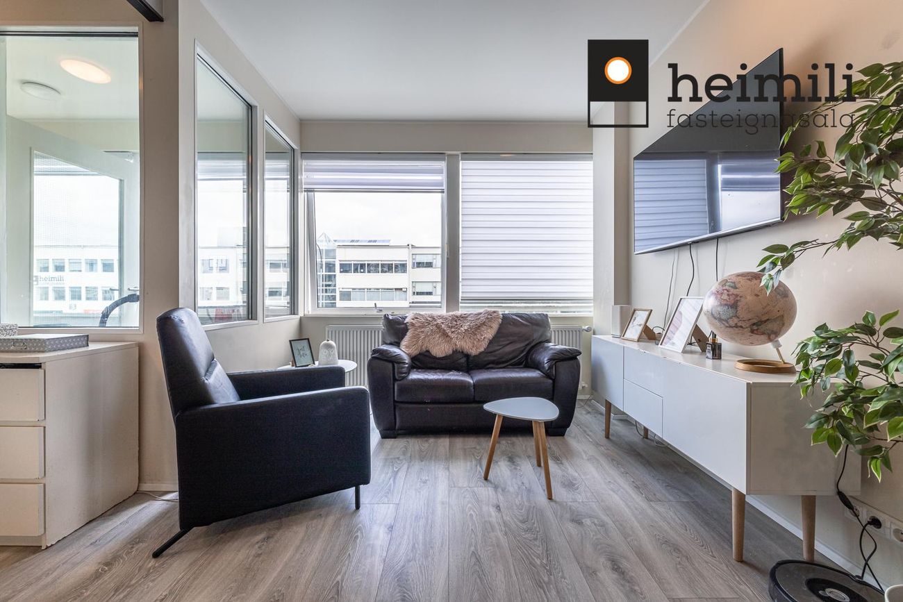 Grensásvegur 12, 108 Reykjavík
