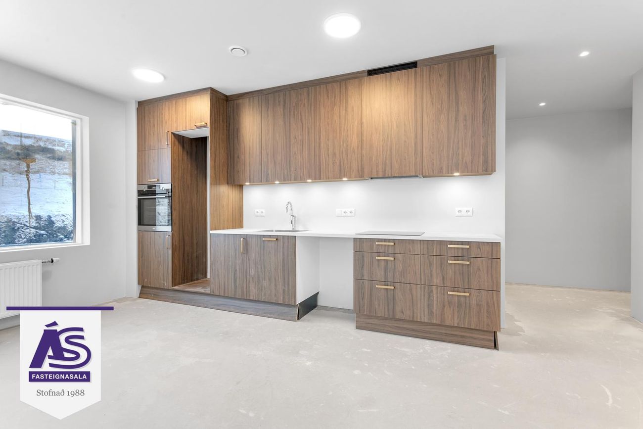 Hringhamar 33, 221 Hafnarfjörður