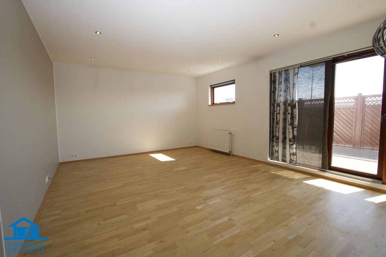 Tjarnabakki 4, 260 Reykjanesbær