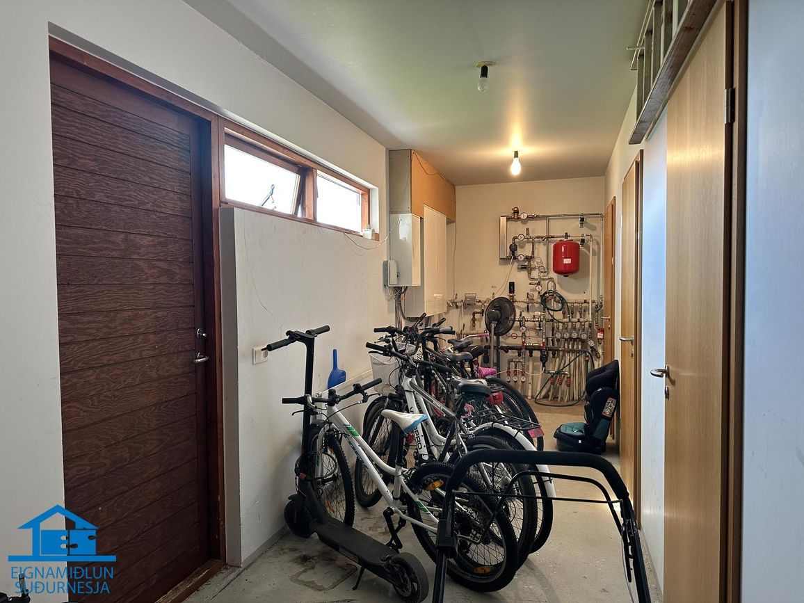 Tjarnabakki 4, 260 Reykjanesbær
