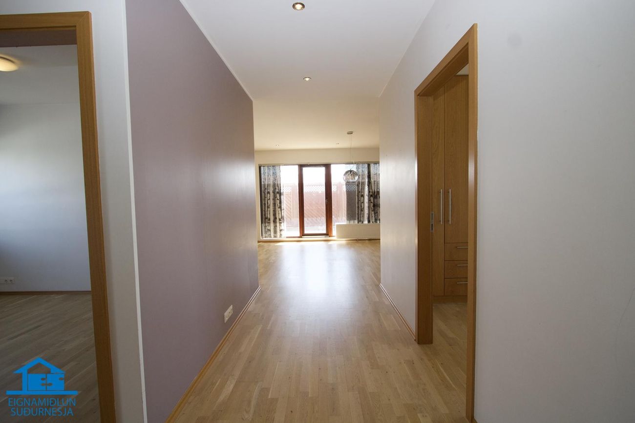 Tjarnabakki 4, 260 Reykjanesbær