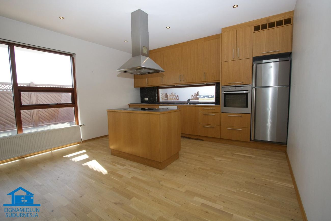 Tjarnabakki 4, 260 Reykjanesbær