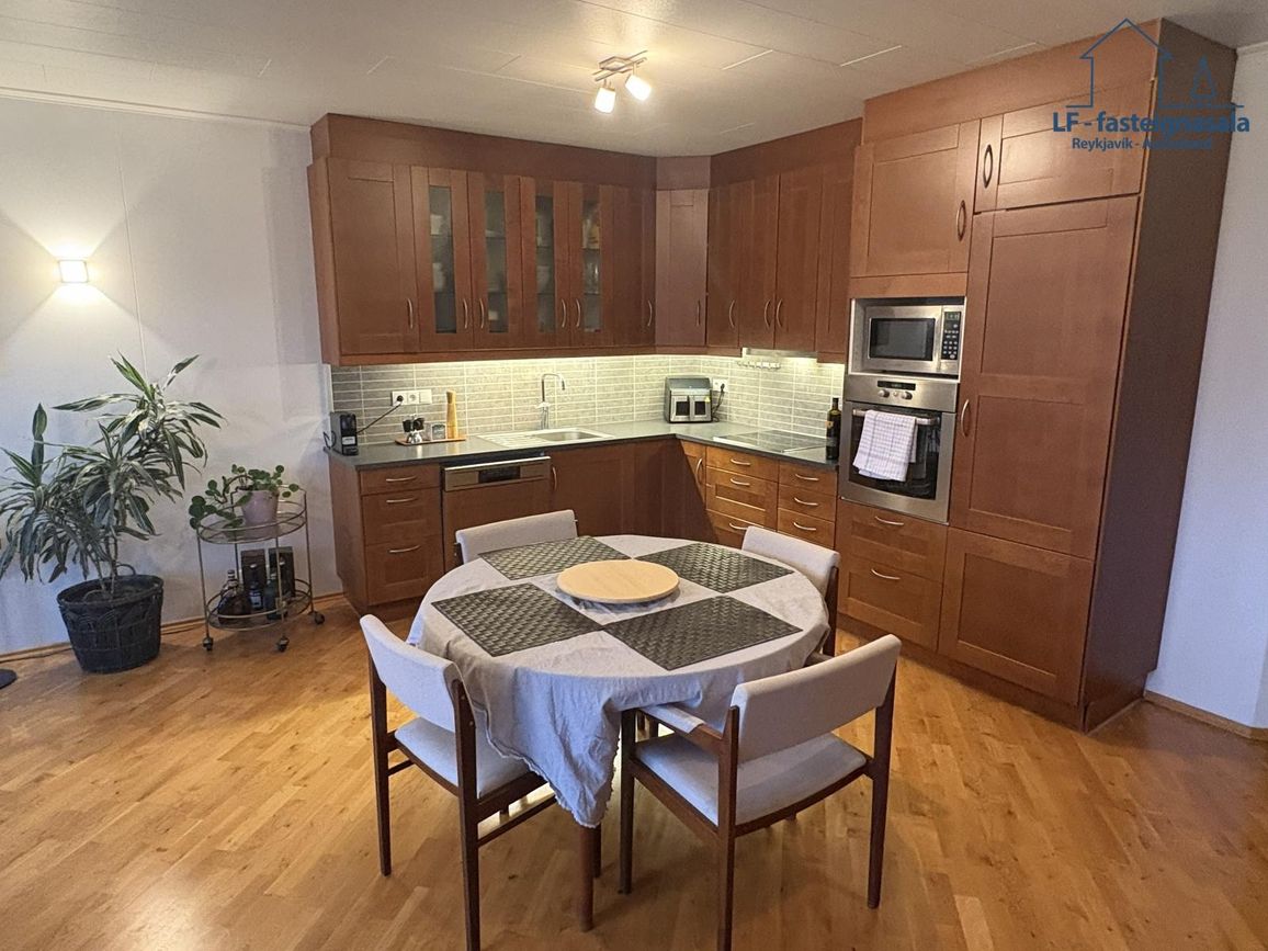 Bakkabakki 5, 740 Fjarða