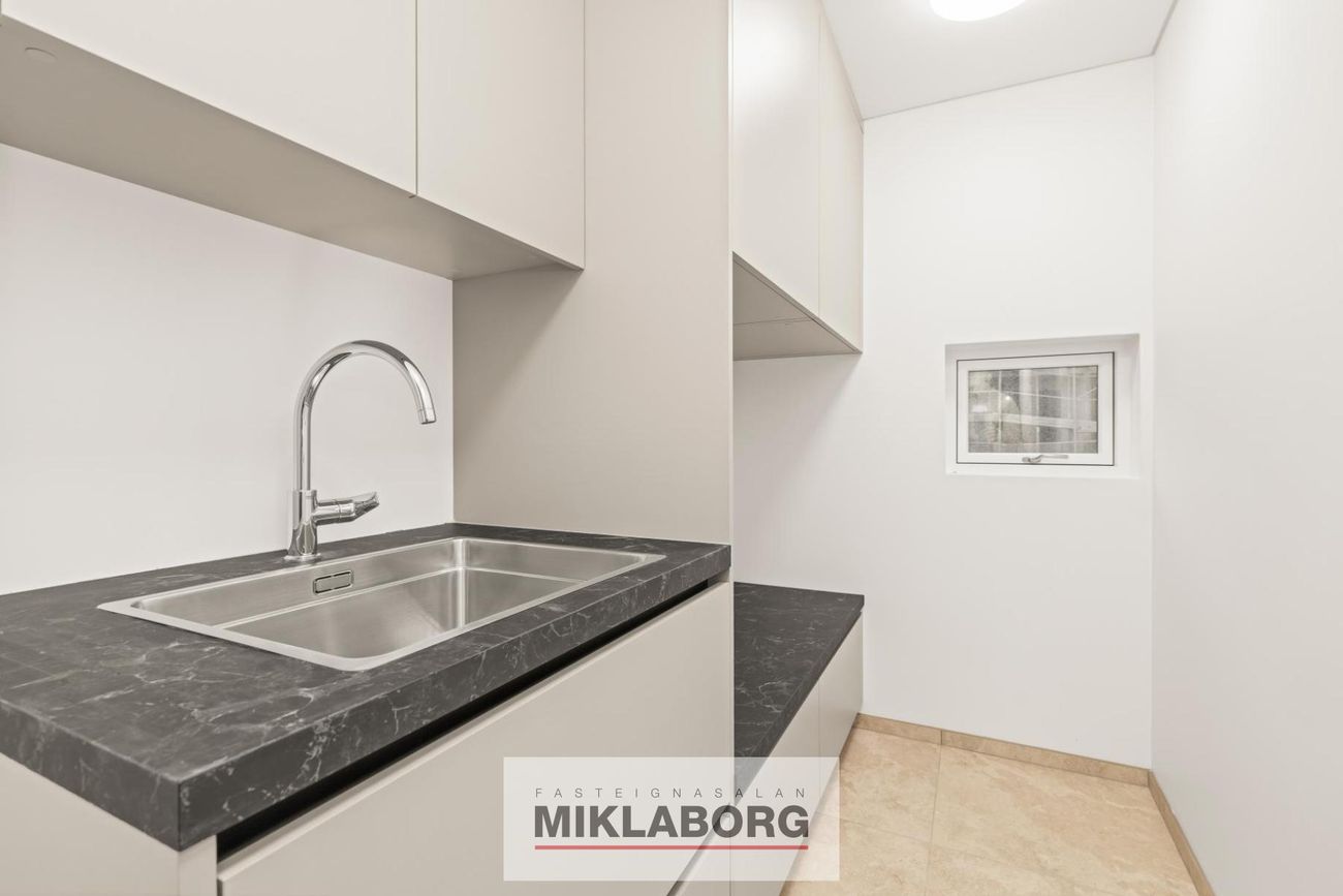 Eirhöfði 7A, 110 Reykjavík