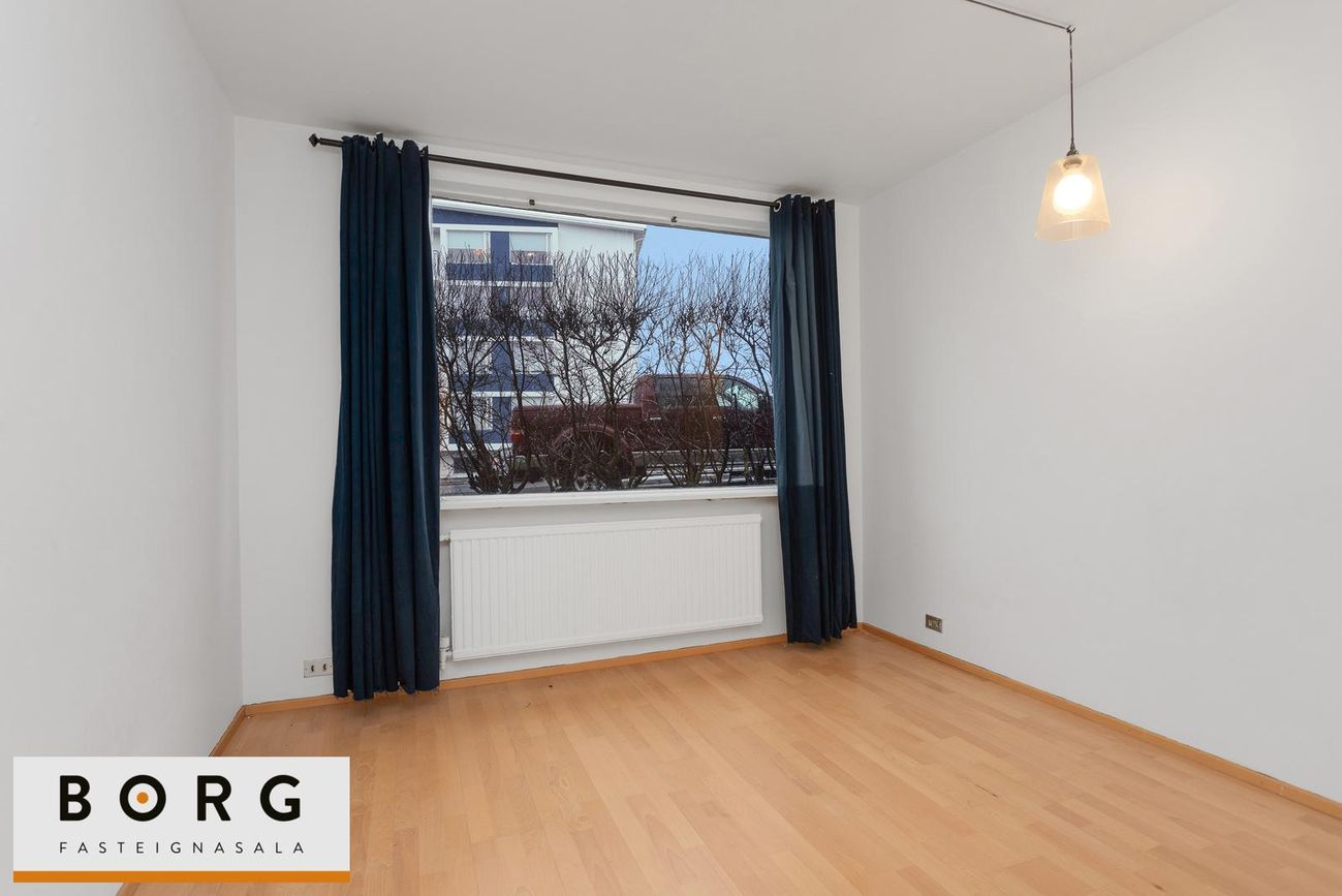 Hagamelur 52, 107 Reykjavík