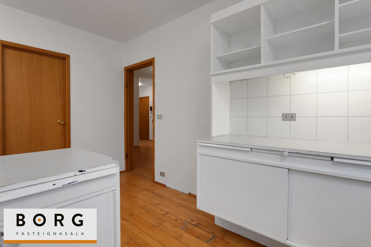 Hagamelur 52, 107 Reykjavík