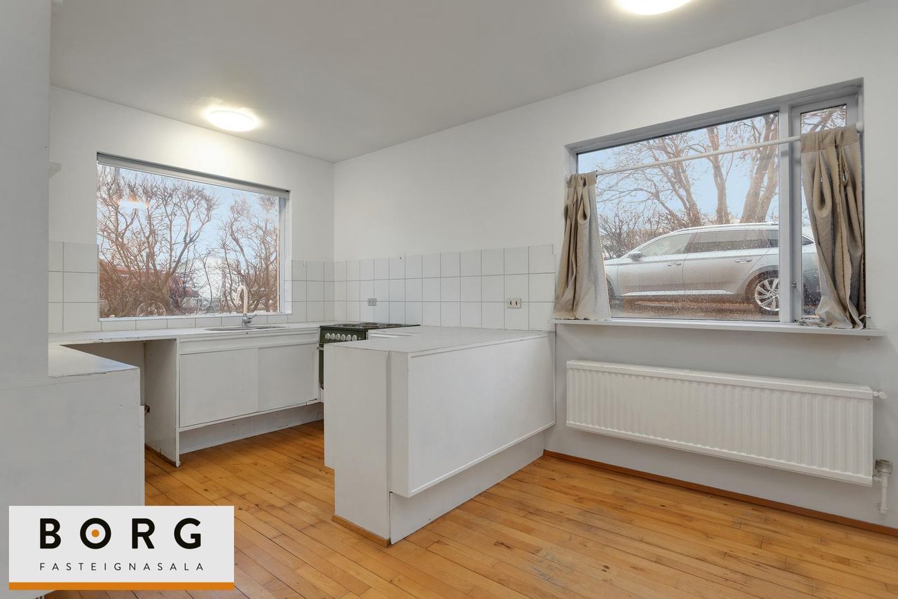 Hagamelur 52, 107 Reykjavík