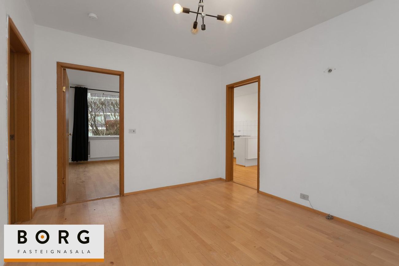 Hagamelur 52, 107 Reykjavík