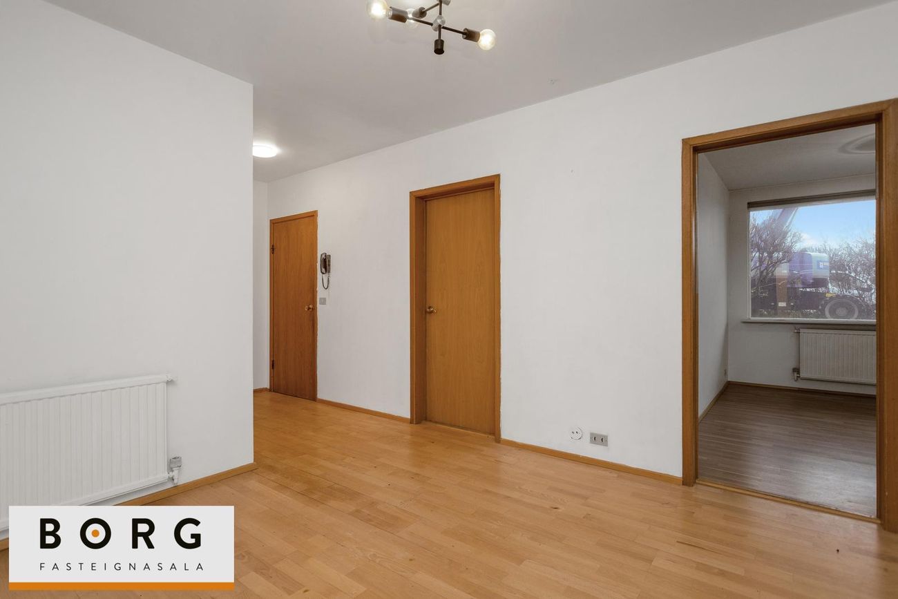 Hagamelur 52, 107 Reykjavík