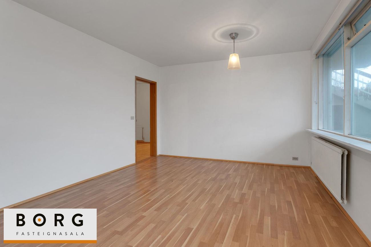 Hagamelur 52, 107 Reykjavík